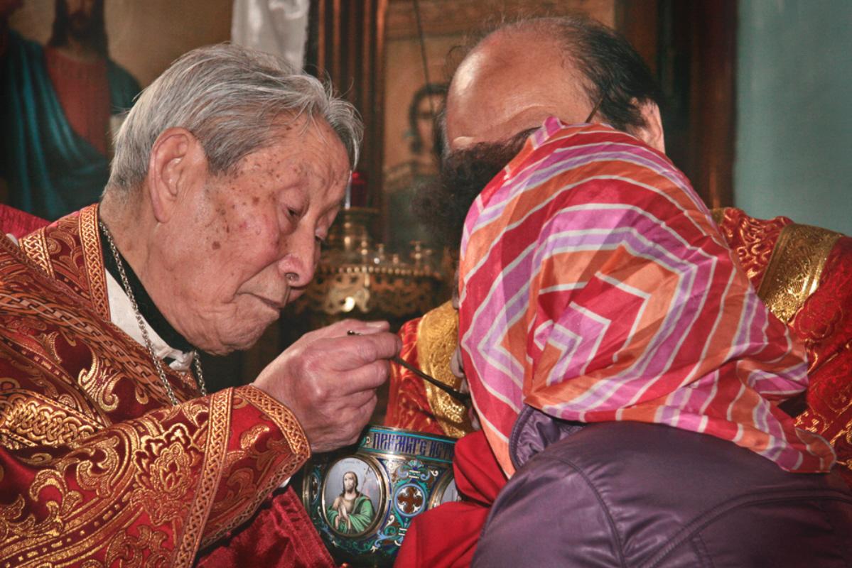 01-chinese-russian-orthodox-priest-in-harbin-china
