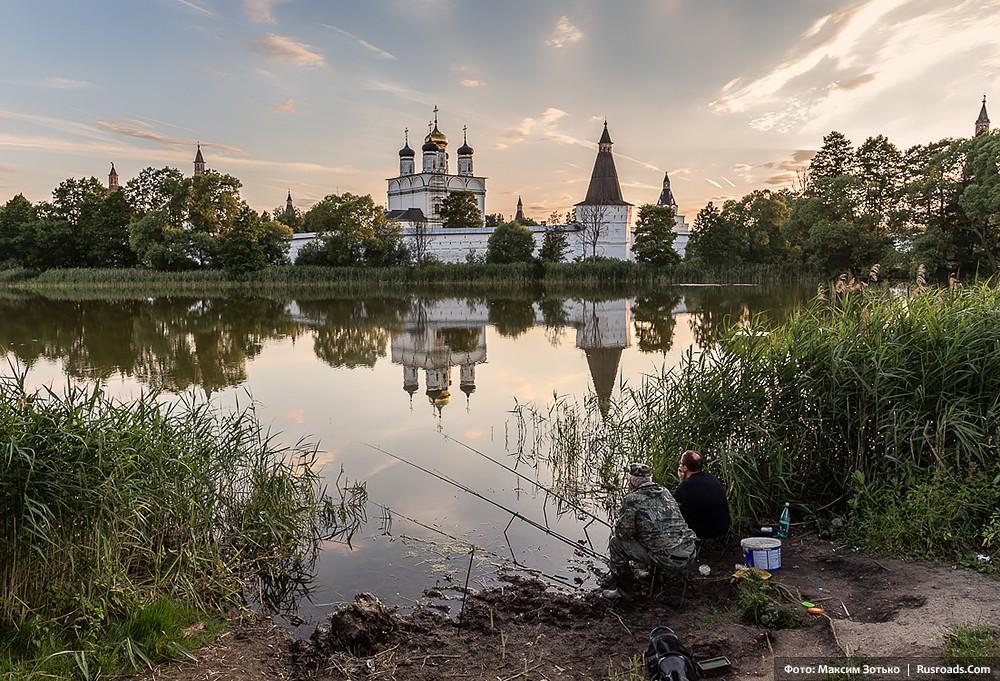 Holy Dormition-St. Joseph of Volokolamsk Monastery, Moscow province Photo: Maxim Zotko. Entire project: «Holy Dormition-St. Joseph of Volokolamsk Monastery» / Russian Roads.