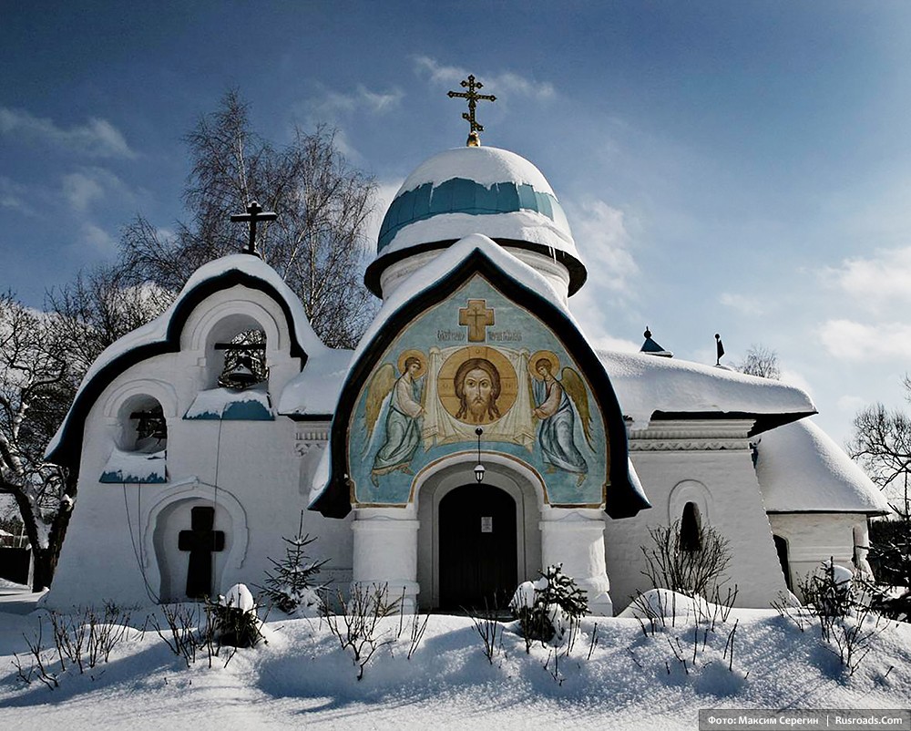 Church of the Nativity of the Mother of God Istra region, Moscow province. Photo: Maxim Seregin. Entire project: «Church of the Nativity of the Mother of God» / Russian Roads.