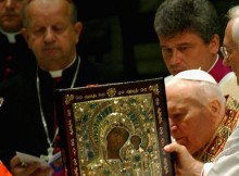 VATICAN - AUGUST 25: Pope John Paul II presides a ceremony at the Vatican to venerate and return the icon of Our Lady of Kazan to the Russian Orthodox Church on August 25, 2004 in Vactican City. By decision of the Pope, the icon is to be given to Patriarch Alexii II and, through him, to the Russian Orthodox Church and all the Russian people on August 28, the day that the Orthodox Church celebrates the Dormition of the Virgin Mary. (Photo by Marco Di Lauro/Getty Images) *** Local Caption *** Pope John Paul II